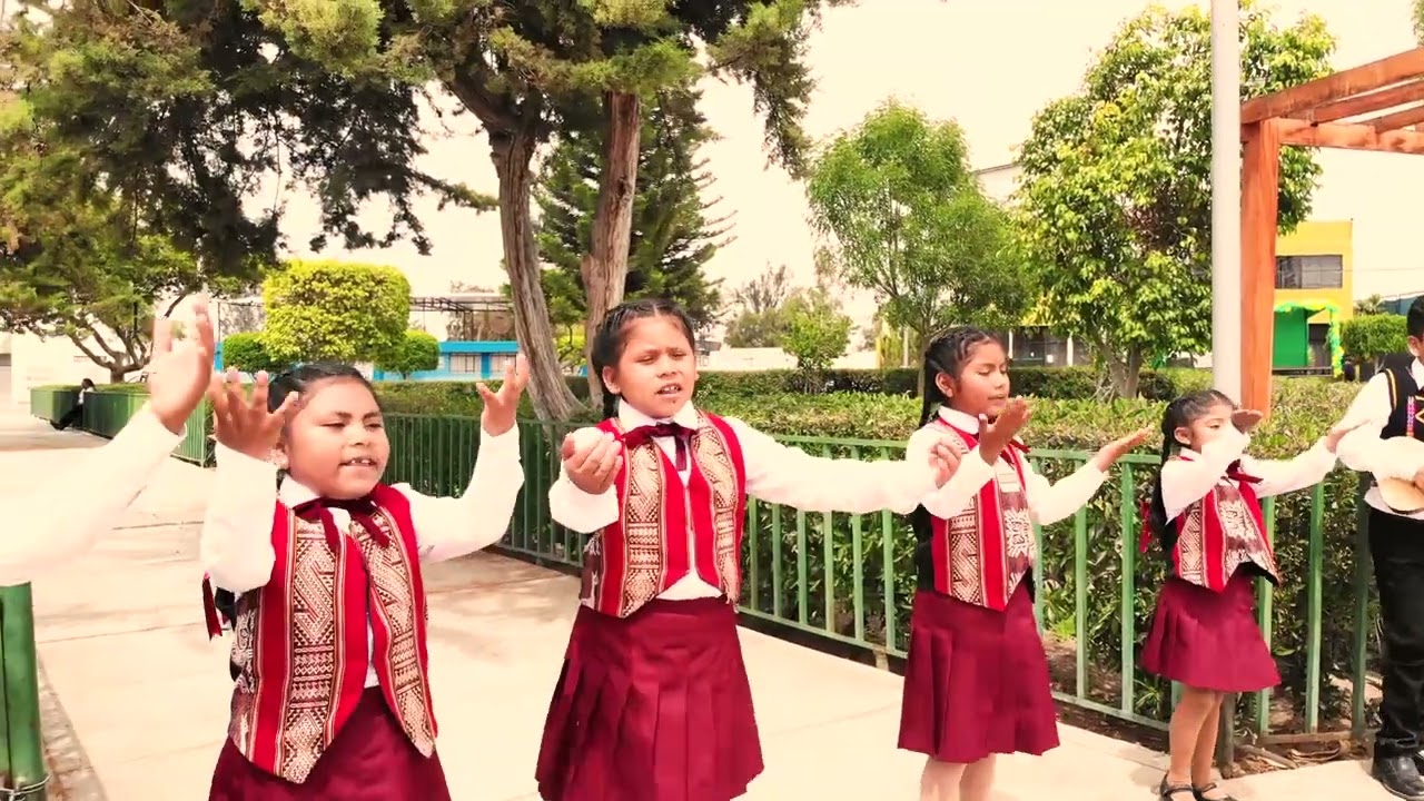 HA NACIDO JESUS - CORAL LUCERITOS