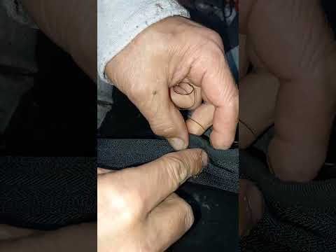 Cómo cambiar el cierre a una mochila y coser a mano