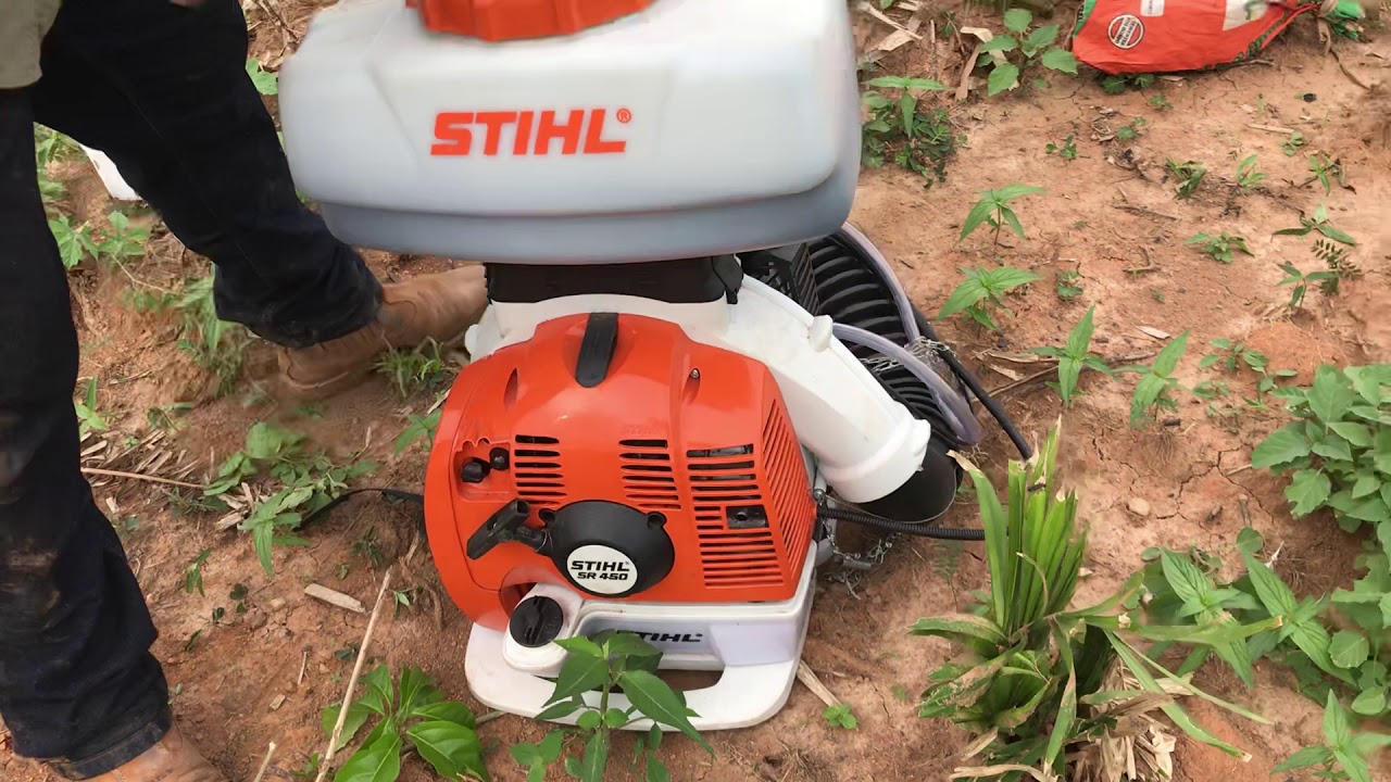 JOGANDO SEMENTES COM PULVERIZADOR STIHL SR450.#stihl  #pulverizadorstihlsr450 #pulverizador #roça