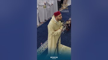 القارئ معاذ الدويك يؤم المصلين بمسجد الشيخ زايد بإمارة عجمان