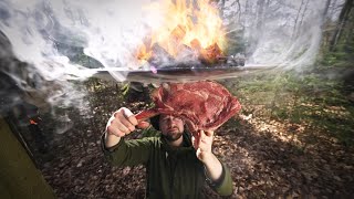 Стейк на гриле, подвешенный на дереве: XXL стейк томагавк - ASMR outdoorcooking в 8K