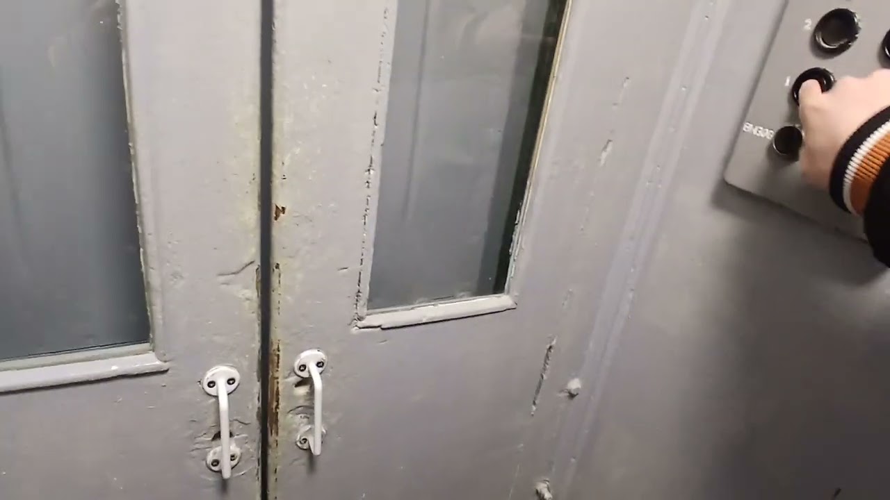 Лифт распашник Никополь 320 кг.Bd.Moscova 2,scara 7.