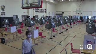 Whitmer signs election reform bills focusing on registration, certification, AI & more