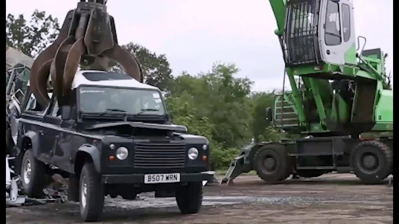 Crash defender. Land Rover Defender краш тест. Краш тест ленд Ровер Дефендер. Аварии Дефендер Land Rover Defender. Краш тест Land Rover Defender 2021.