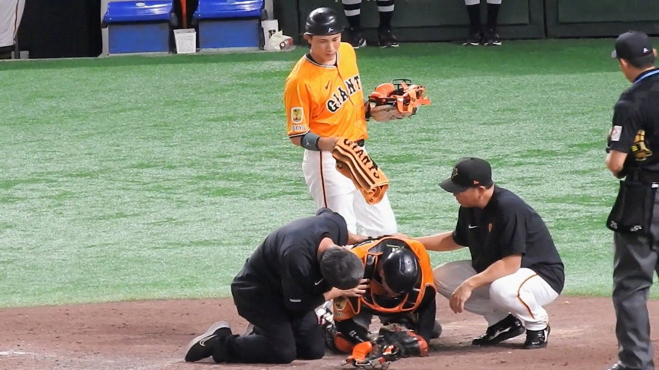 突然のアクシデントに素早く行動する小林誠司　2025.6.18