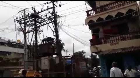 HESCOM Lineman Rescued from Jaws of Death | thebelgaumnews.com