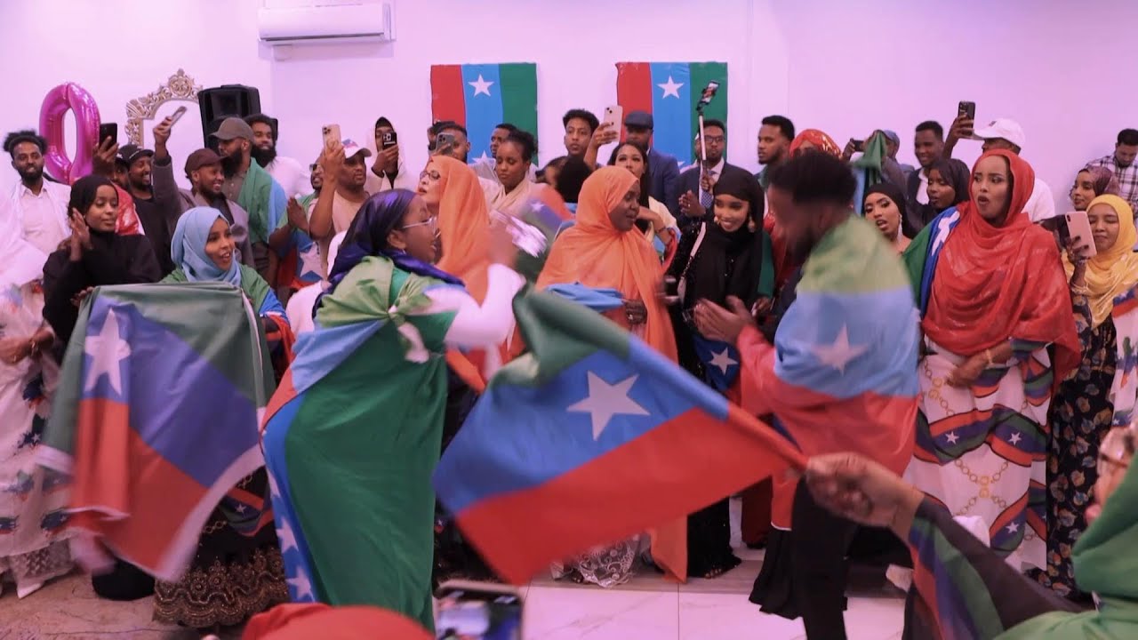 Yuzdagi seksual eshak Elexis Sinclair yalangoch