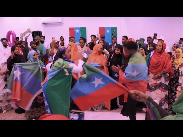 Viktoriya Tarasova erotik rasmlar Avtomobillar va yalangoch ayollar