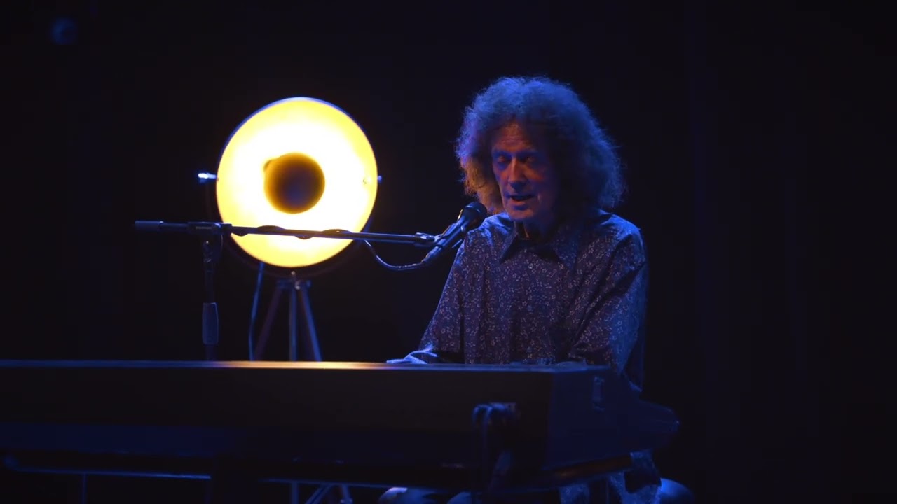 Gilbert O'Sullivan  - What's In A Kiss (Official music video) video thumbnail