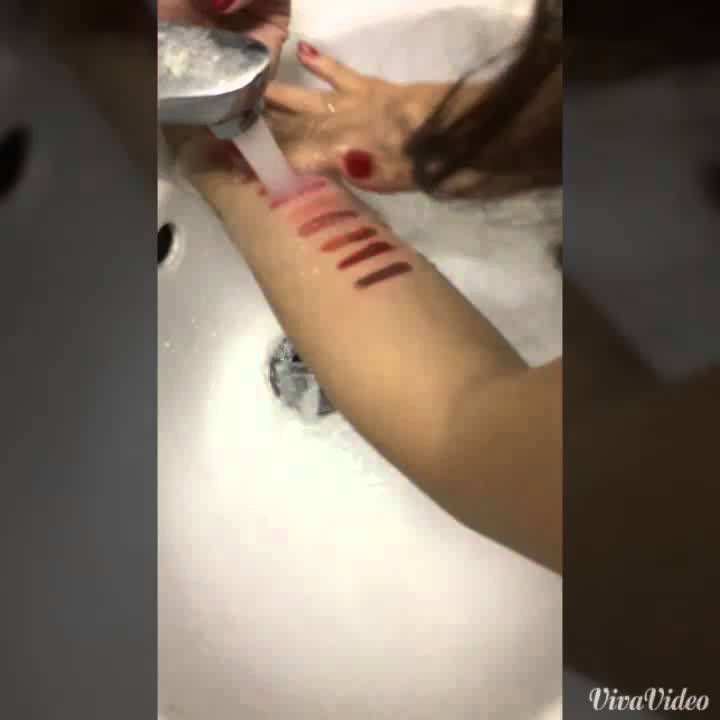 Hari Shop 255 Vũ Tông Phan - Test son Amok siu hot