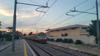 E655 IN TESTA A DEI CARRI AUSTRIACI IN TRANSITO A FINE GIORNATA