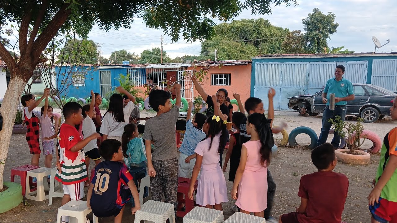 Adoración a Dios. Niños (Alicia Pietri)