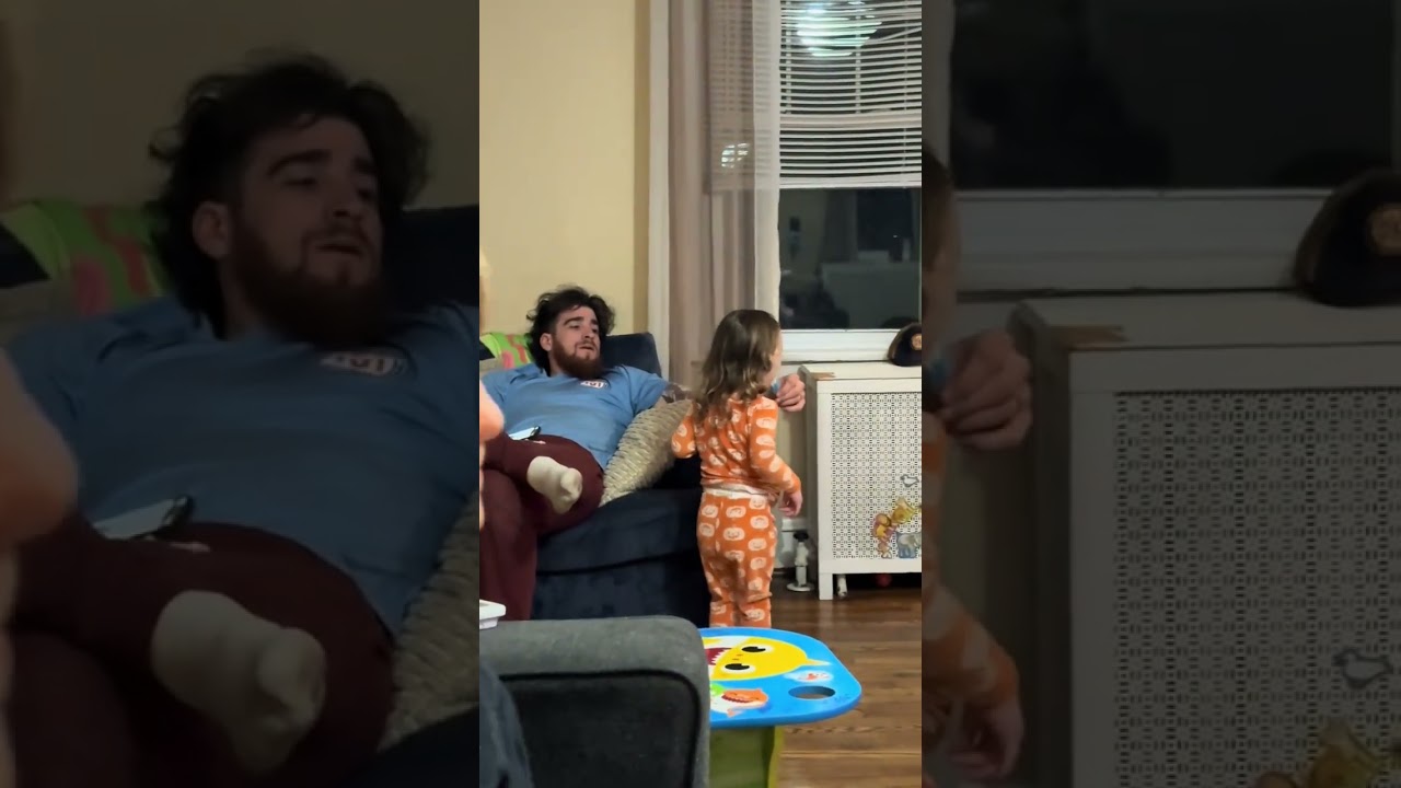 Мужчина, который зарабатывает на жизнь тем, что командует взрослыми мужчинами, приходит домой и п...