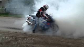 Suzuki GSX-R 600 SRAD - burnout