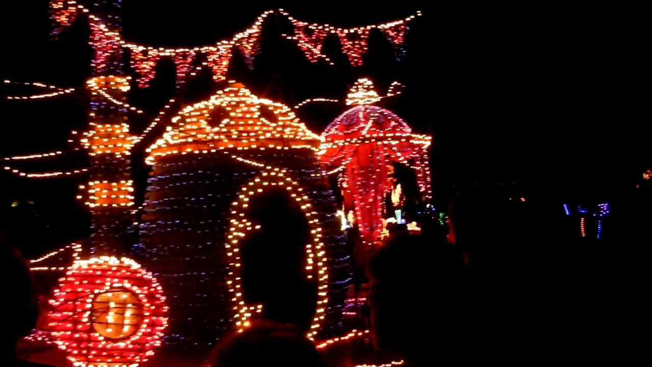 Night Parade, Magic Kingdom, Walt Disney World, 2011 2/2 YouTube