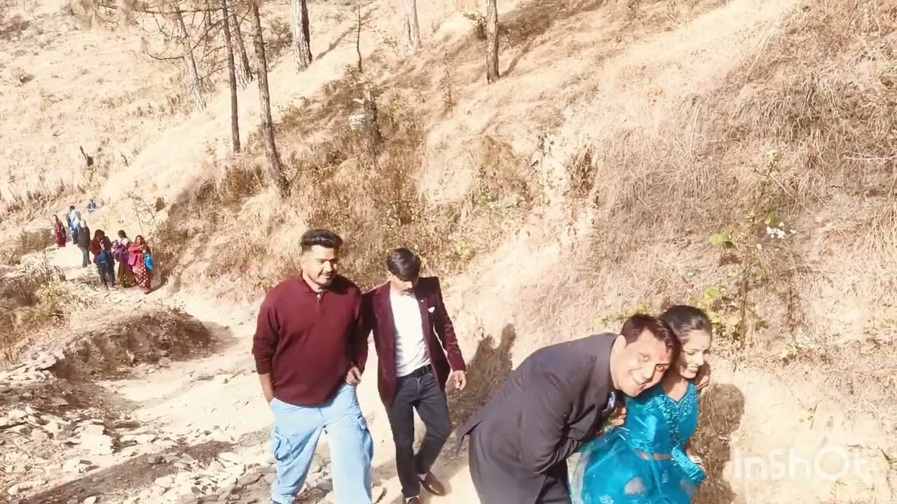 बारात प्रस्थान में पैदल रास्ता का सुंदर नजारा 