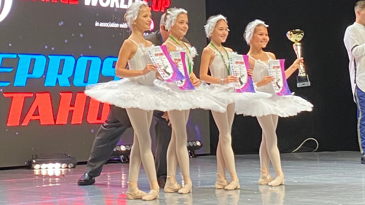 Танец маленьких лебедей - YouTube