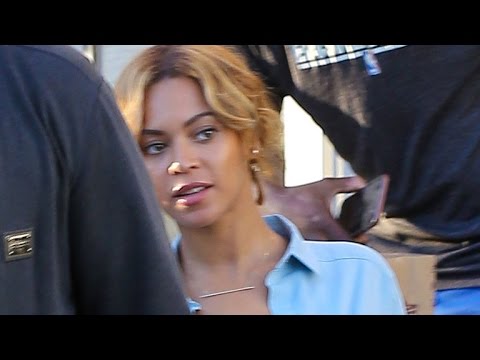 No Bra, No Problem: Beyonce Wears a Completely Unbuttoned Shirt to Lunch