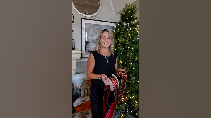 How to decorate a Christmas tree with ribbon