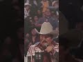 Lalo Mora cotorreando con sus fans