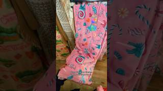 I know halloween isn’t even here yet but 😦🎄#shorts #hellokitty #blankets #homegoods #christmas