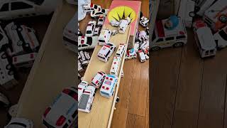 Ambulance minicar avalanche Slide into a hole #救急車 #ambulancelife #toys #automobile