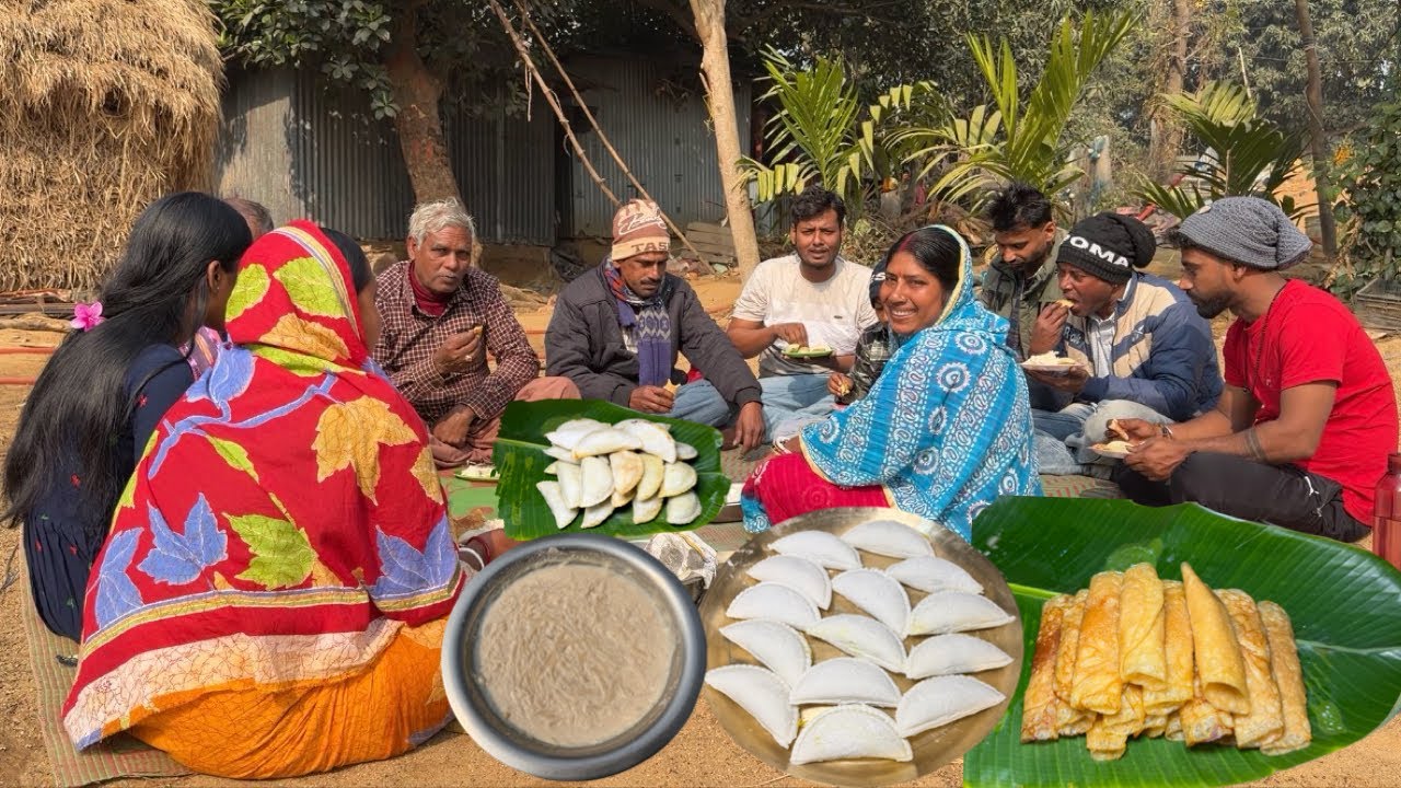মায়ের হাতের ঝাল কুলি পিঠা ও নলেন গুড়ের পাটিসাপটা—সবাই মিলে খাওয়া। 