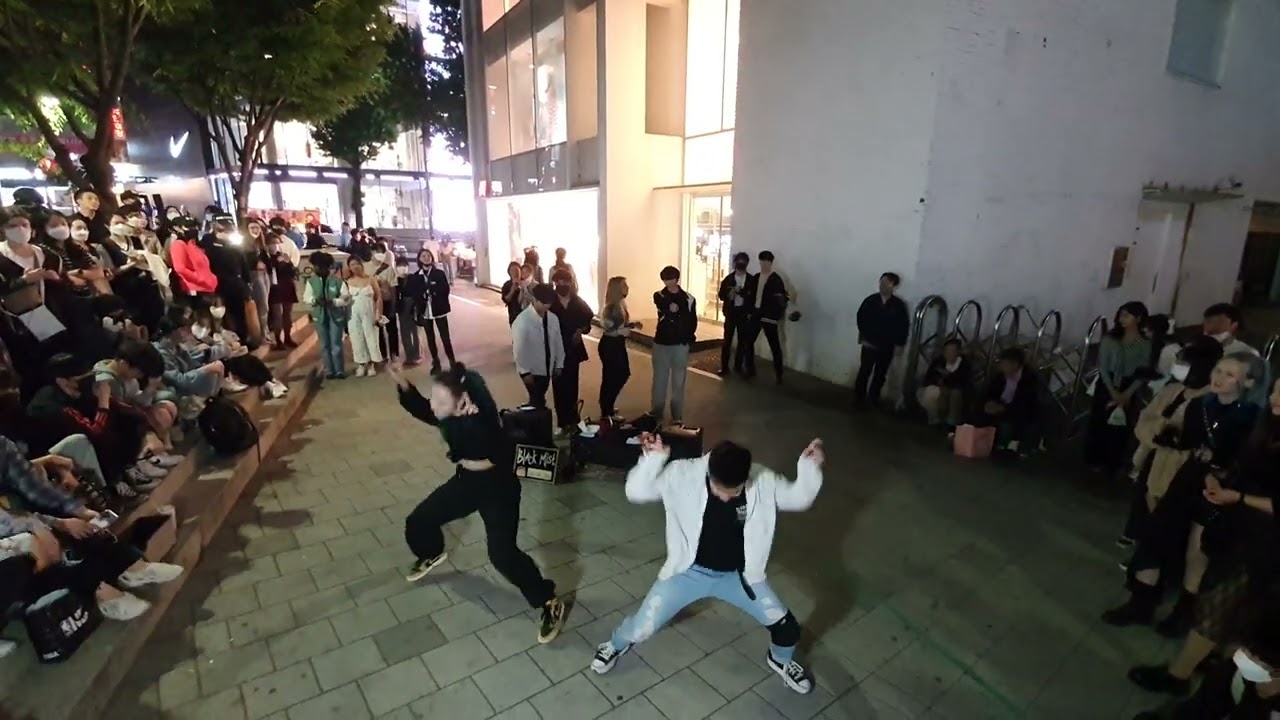 FRIDAY. BLACK MIST, ALINA & HOON. HONGDAE STREET FANTASTIC BUSKING.
