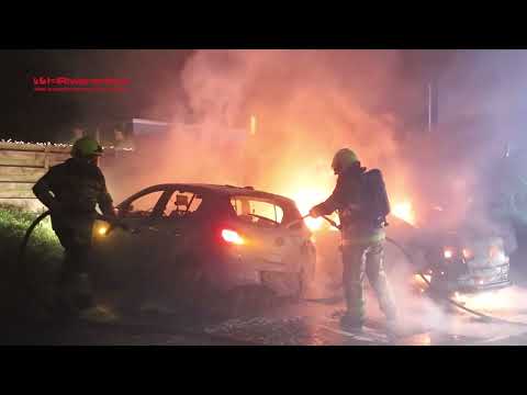 Tiel - Twee auto's volledig verwoest bij autobrand
