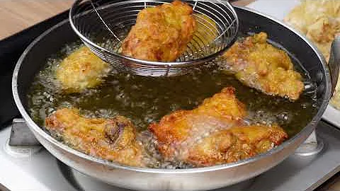 ¿Por qué sumergir el pollo en agua fría antes de freírlo?