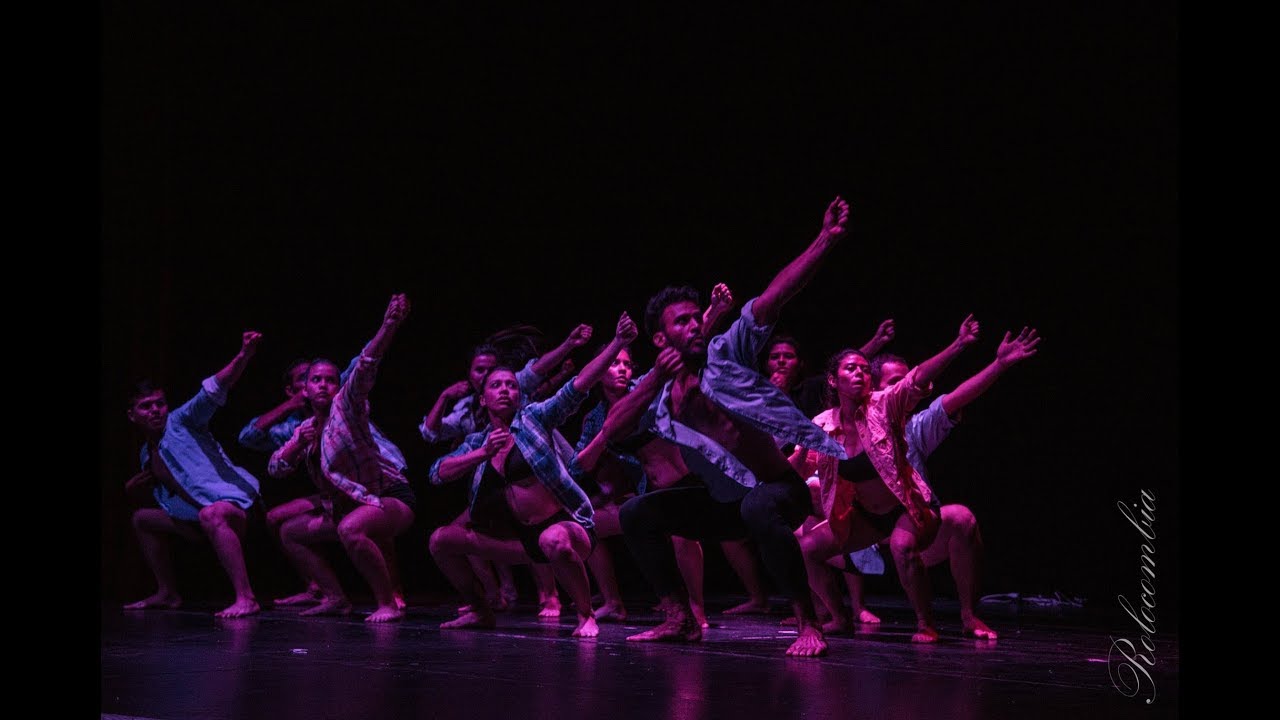 Cuerpos Apilados en el Espacio - Grupo de Danza Contemporánea UT by Alejandro Gardi