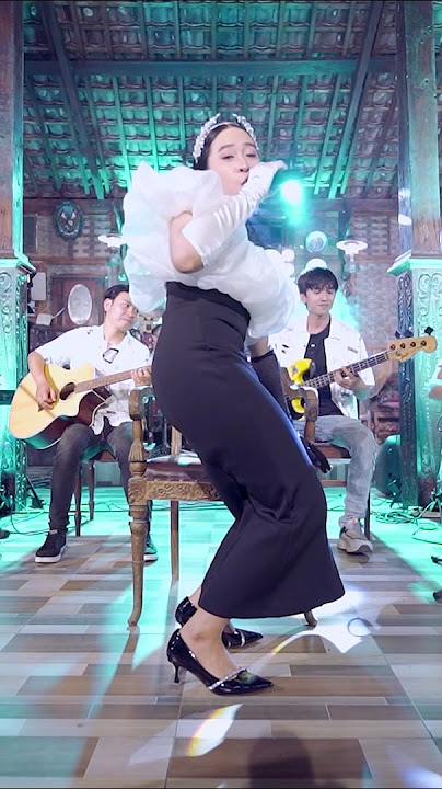 Aku rindu serindu rindunya tapi ku malu untuk mengatakannya #akhtarmusic #dellamonica