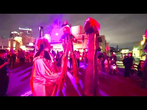 【USJホラーナイト】背高ピエロ達の仲間に入れてもらえないふとっちょピエロ【かわいそう】