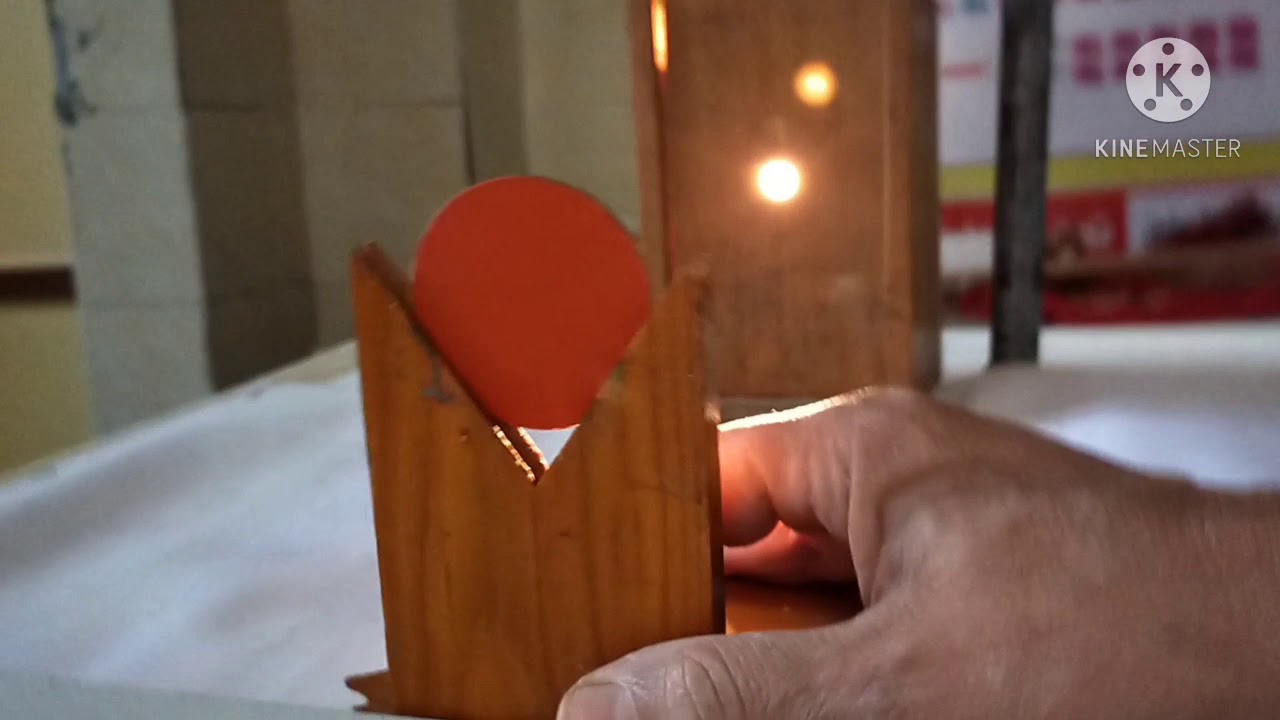 تعيين مركز تكور والبؤرة للمرآة المقعرة