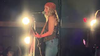 Avery Anna - Man Downstairs - Live STARLAND