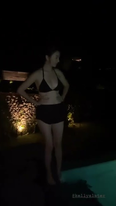 Raline Shah berenang