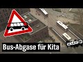 Realer Irrsinn: Buseinweiser vor Kita in Hamburg | extra 3 Spezial: Der reale Irrsinn | NDR