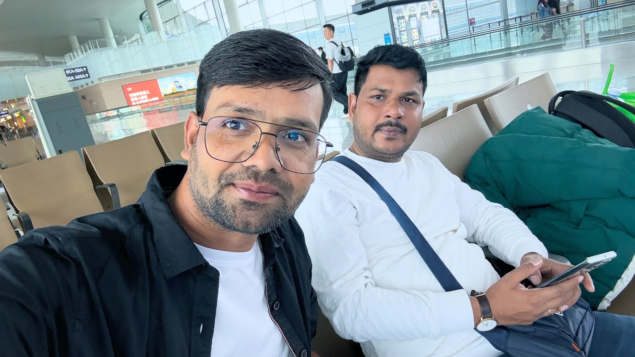 Посадка большого самолета Airbus A350 на рейсе Cathey Pacifice из Гонконга в Дели и Бхопал оказал...