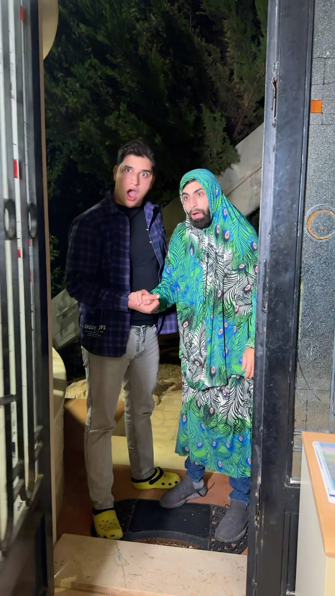 جوزي جايب امو تعيش معنا غضب عني:?