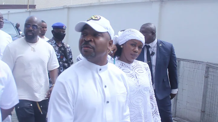 MC OLUOMO ARIVAL WITH HIS POWERFUL BOY AT MADAM ESTHER AJAYI CHURCH TO MEET OBASANJO AND OONI OF IFE