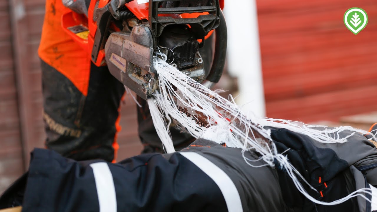 Pysäyttävätkö viiltosuojahousut moottorisahan terän? | Metsälehti