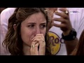 شاهد المشجعة التي بكت وابكت من في الملعب من اجل لاعب 