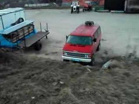 Dodge Van RAM B350 4x4 im glander