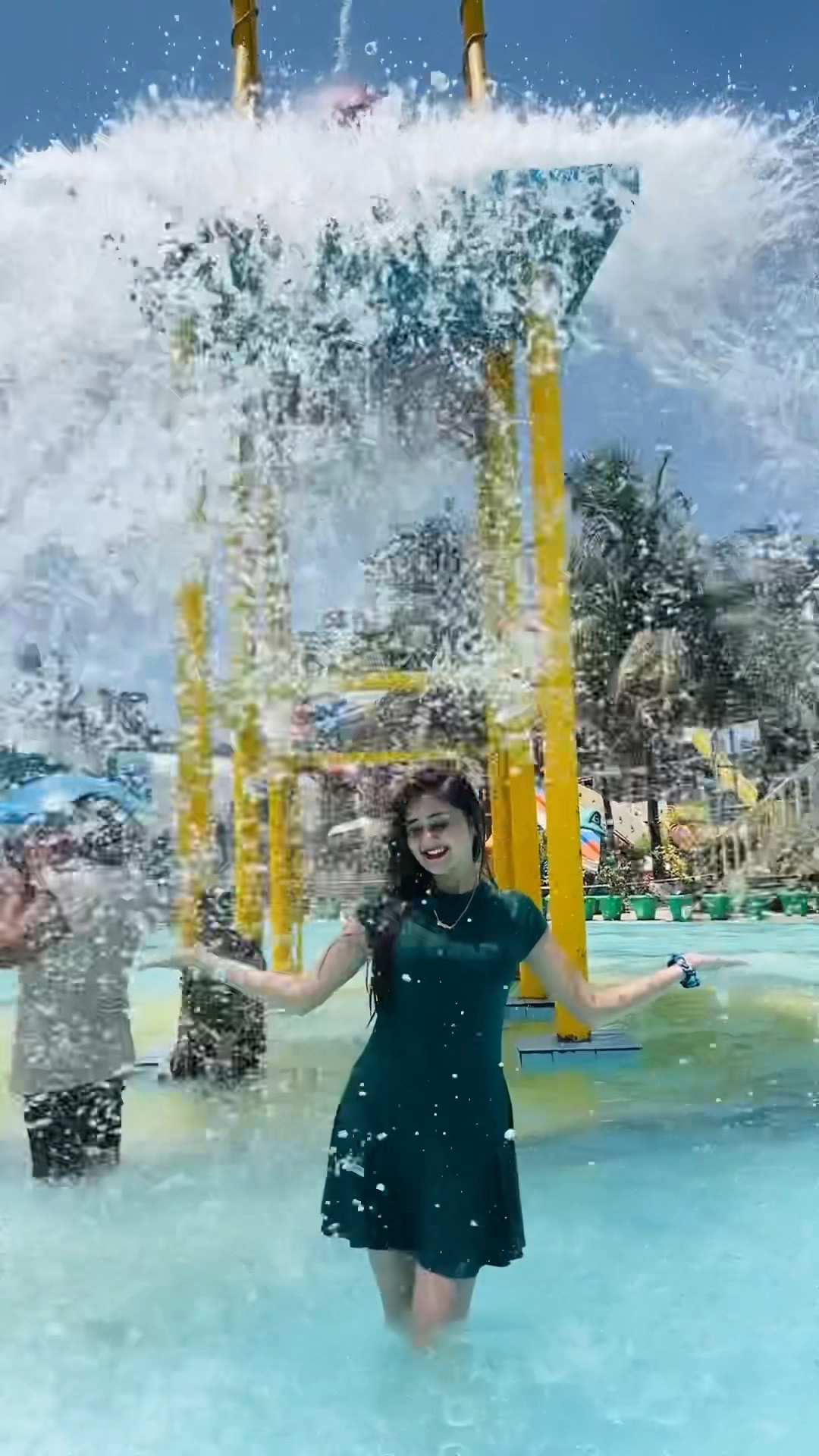 Water Park Bucket Challenge | Gulabi Sadi #bindasskavya #shorts #waterpark
