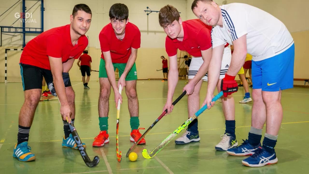 Casale di Scodosia, dove tutti giocano a Hockey su prato