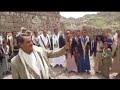 شاعر من ذمار يلقي قصيدة في عرس بحضور مشرفين حوثيين شاعر من ذمار يلقي قصيدة في عرس بحضور مشرفين حوثيين