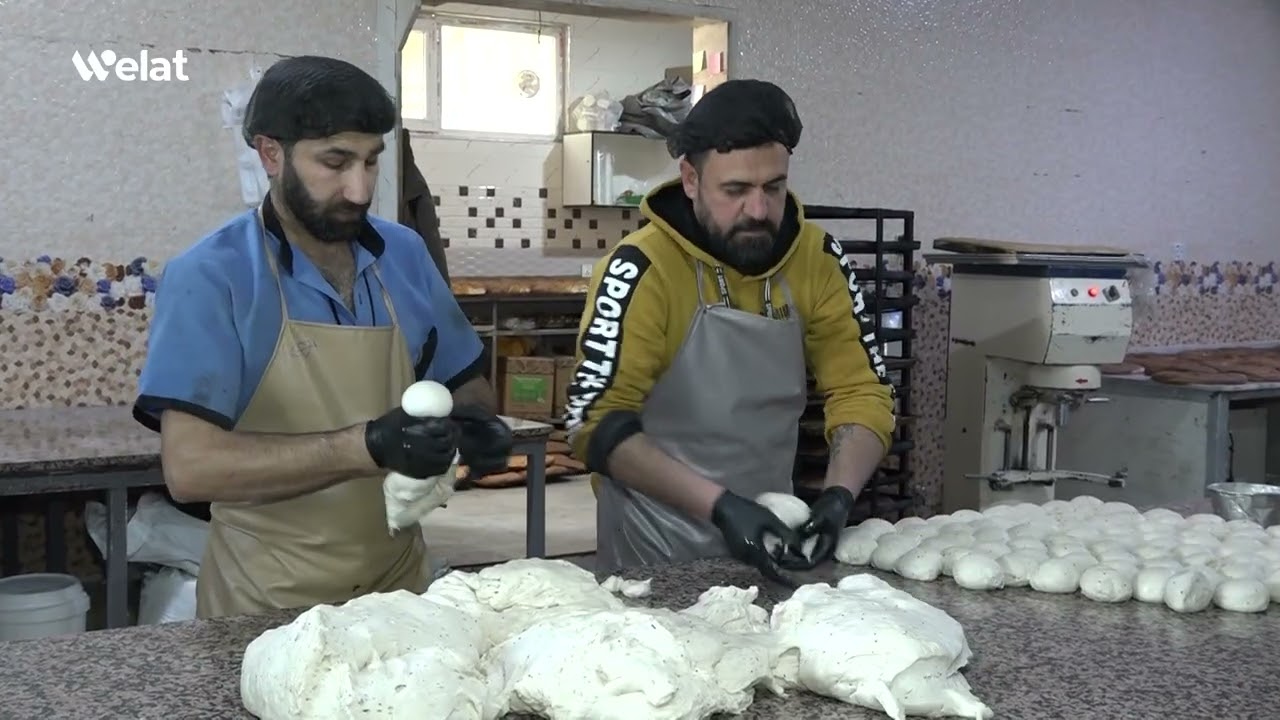 مخيم دوميز.. ازدياد الطلب على المعجنات في شهر رمضان