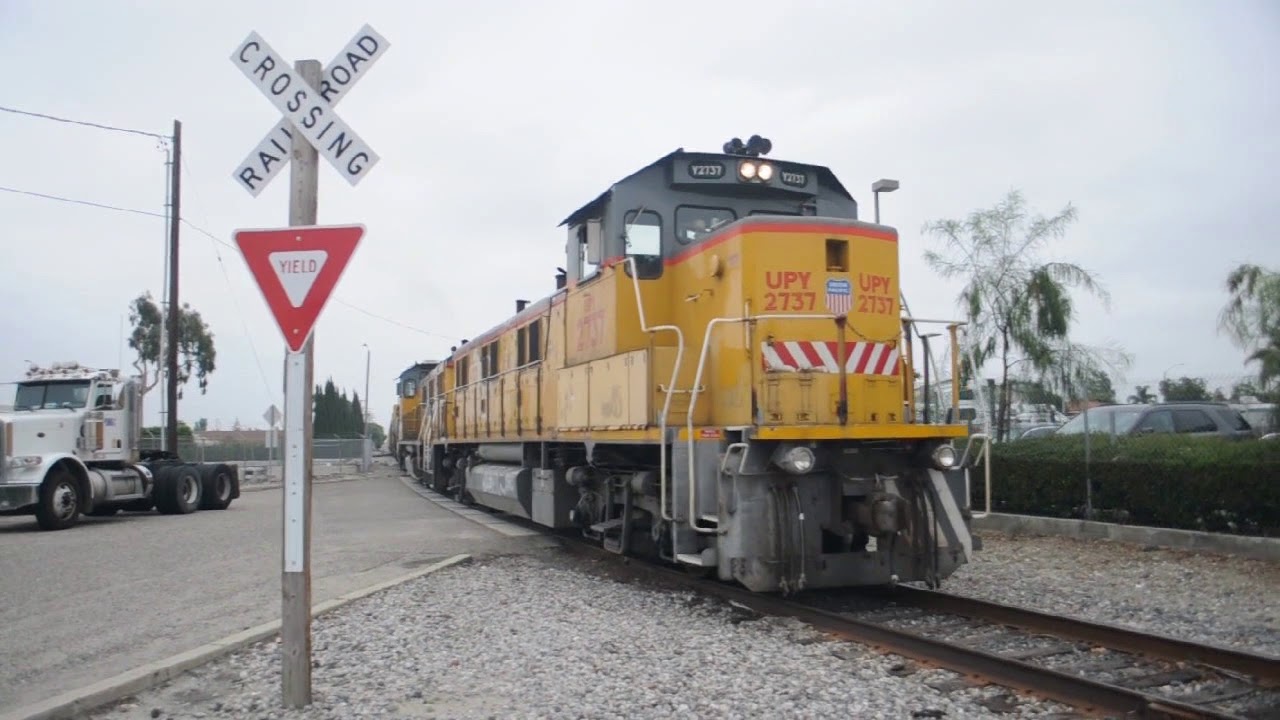 Union Pacific local blasting K3LA in Anahiem