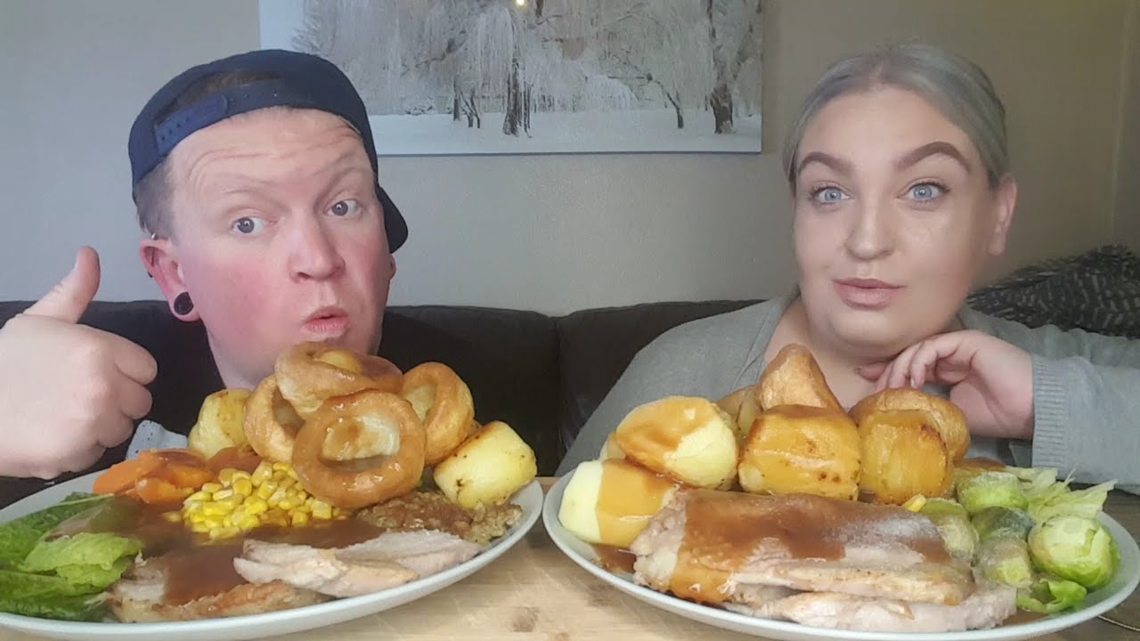 Monday roast dinner mukbang / asking Aim to review our first date