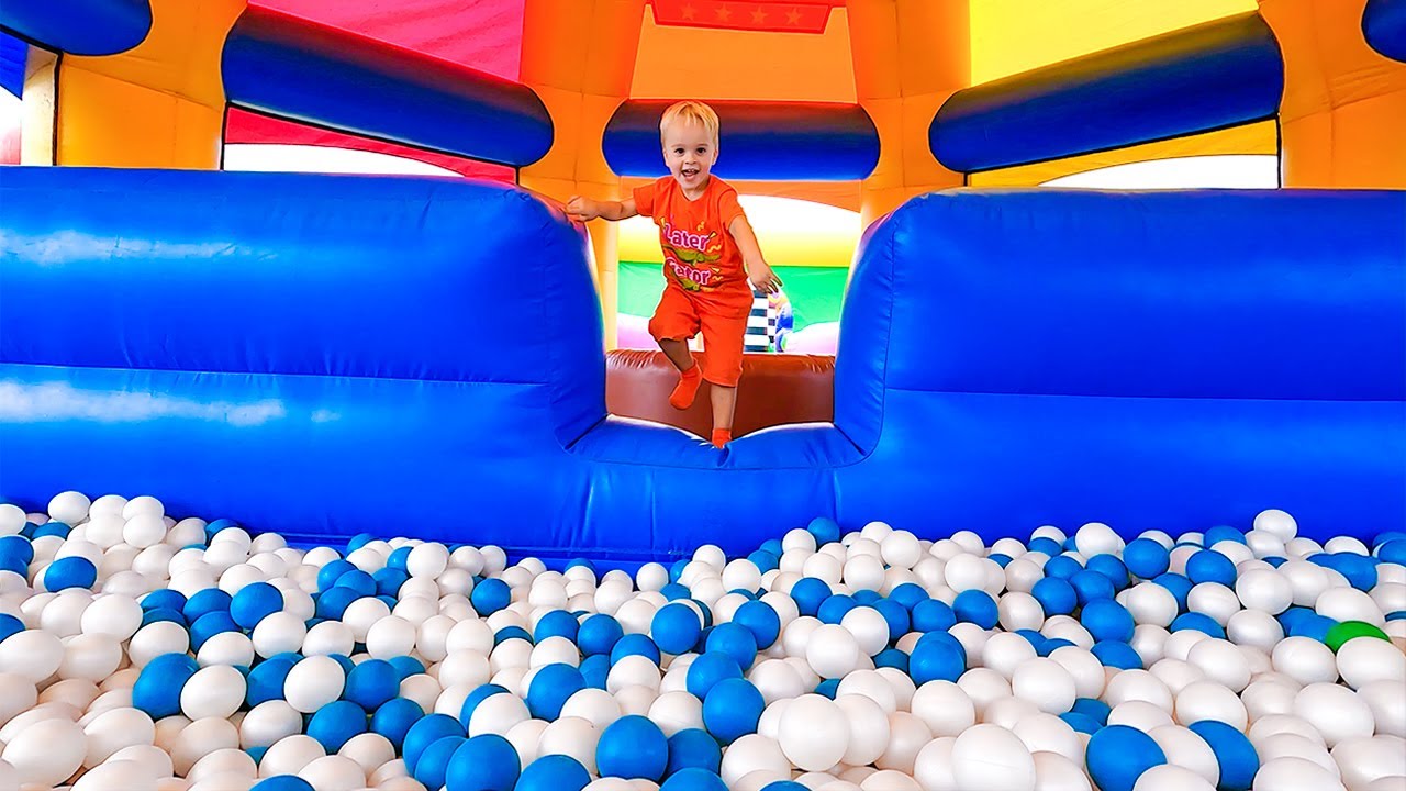 ⁣Vlad and Niki play in Inflatable Castle and other funny challenges for kids